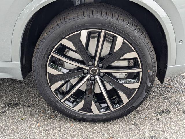 new 2025 Volvo XC90 Plug-In Hybrid car