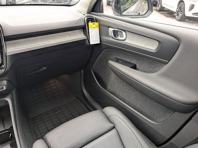 new 2026 Volvo XC40 car