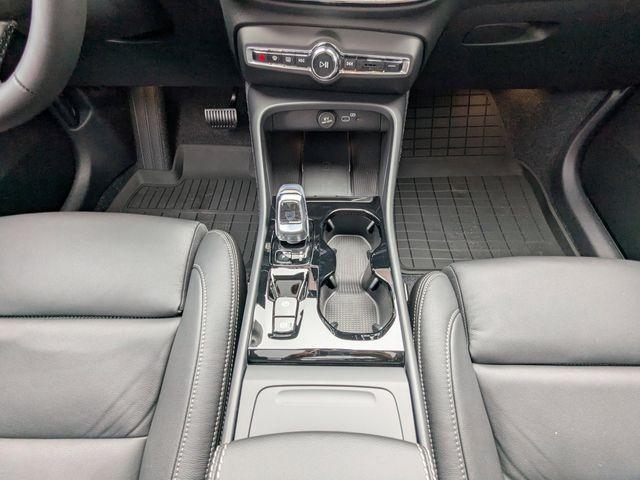 new 2026 Volvo XC40 car