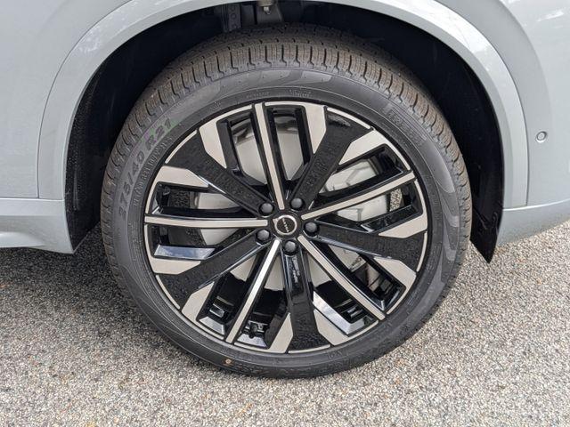 new 2025 Volvo XC90 Plug-In Hybrid car