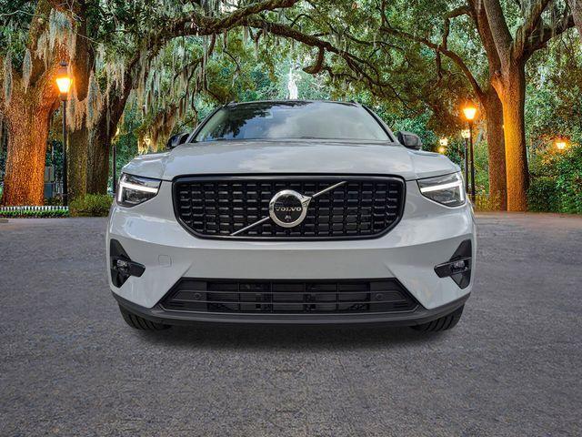 new 2025 Volvo XC40 car