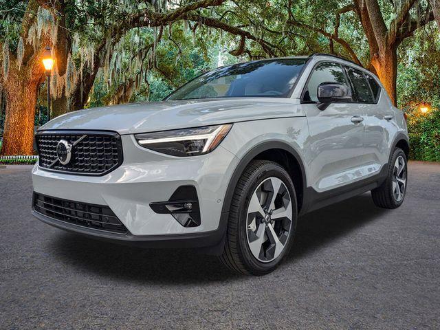 new 2025 Volvo XC40 car