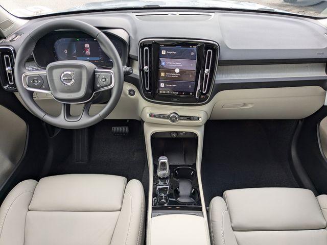new 2025 Volvo XC40 car