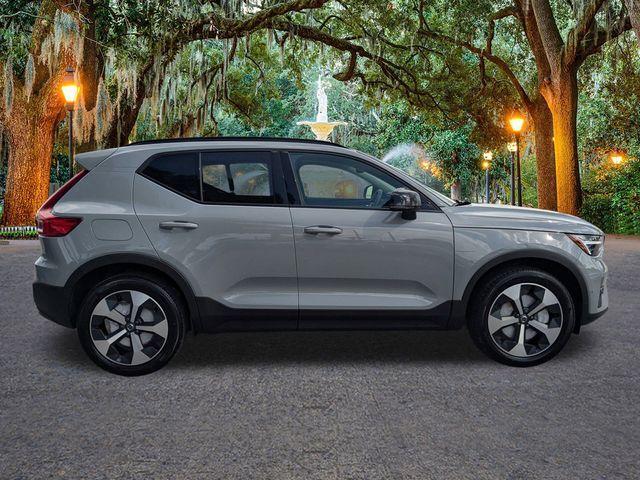 new 2025 Volvo XC40 car