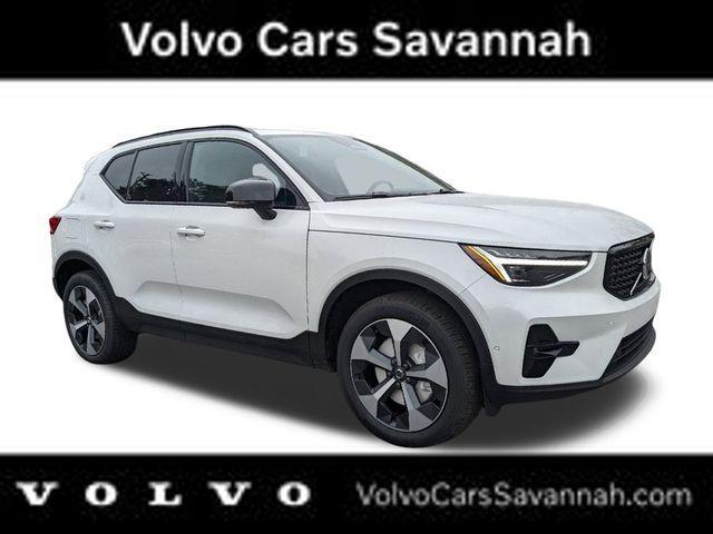 new 2025 Volvo XC40 car