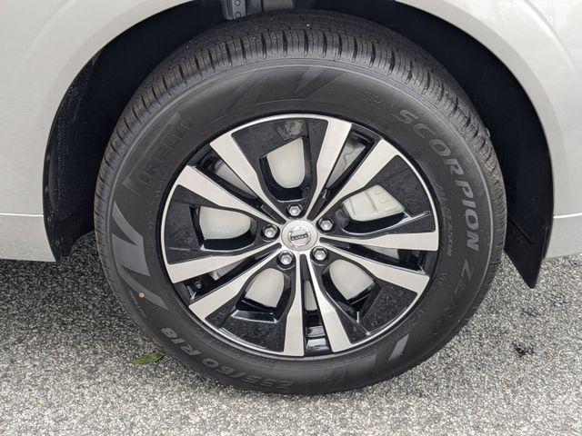 new 2025 Volvo XC60 Plug-In Hybrid car