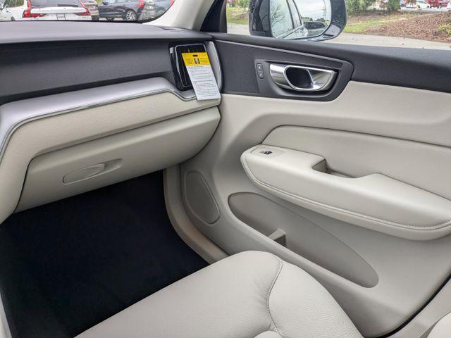 new 2025 Volvo XC60 Plug-In Hybrid car