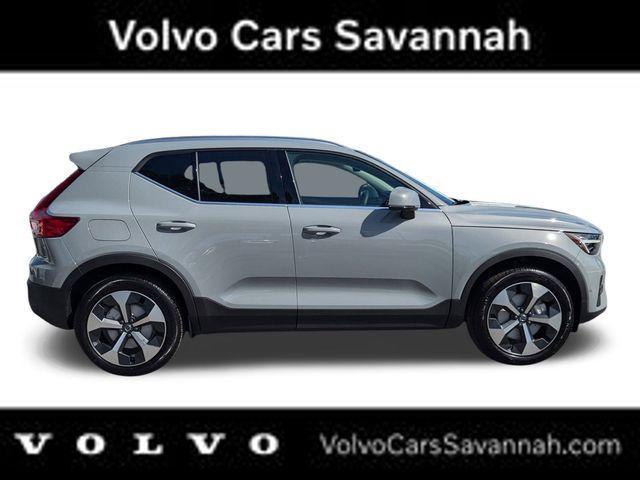 new 2025 Volvo XC40 car