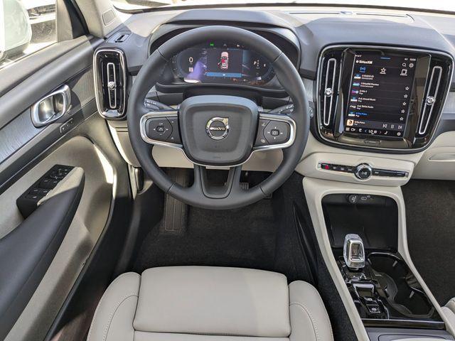 new 2025 Volvo XC40 car