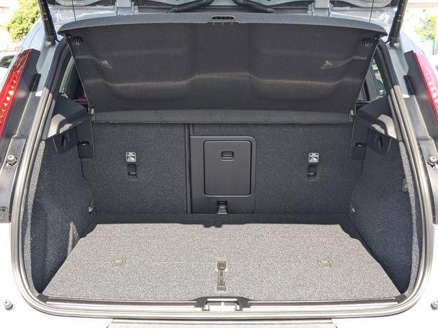 new 2025 Volvo XC40 car