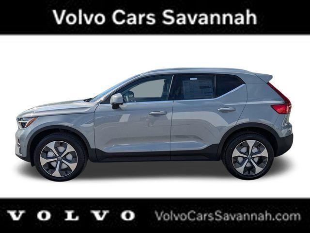new 2025 Volvo XC40 car
