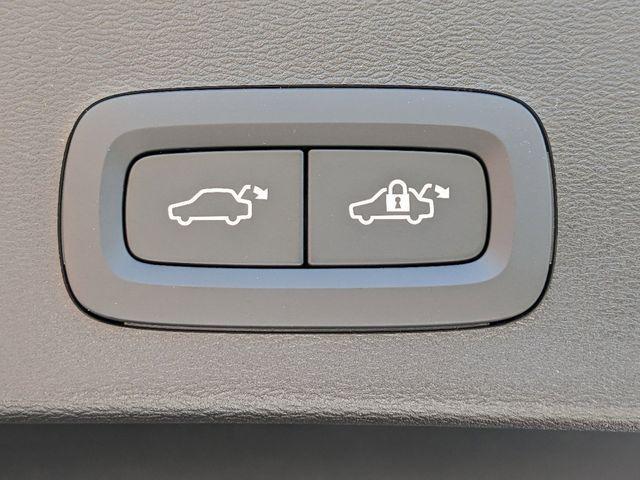 new 2025 Volvo XC40 car, priced at $48,315