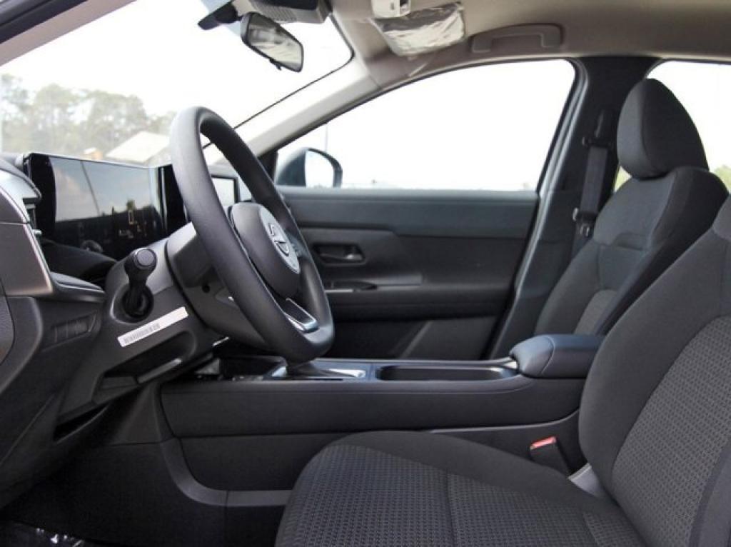 new 2025 Nissan Kicks car, priced at $24,425