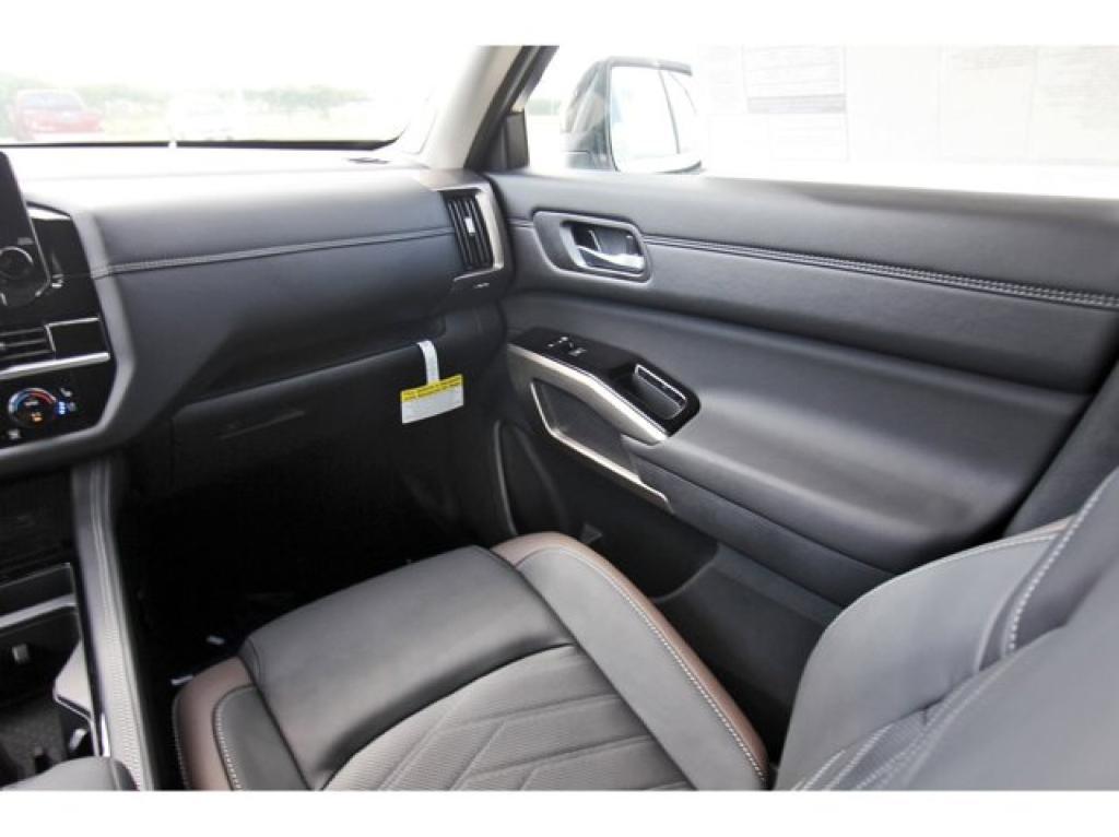 new 2025 Nissan Pathfinder car, priced at $47,872
