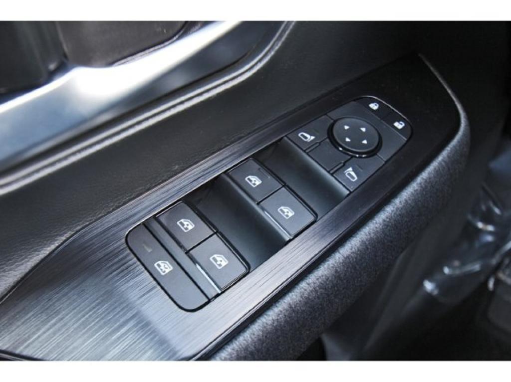 new 2025 Nissan Kicks car, priced at $27,860