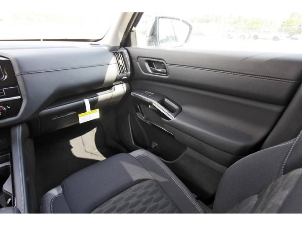 new 2025 Nissan Pathfinder car, priced at $43,275