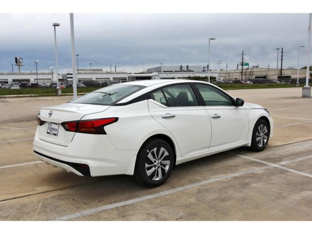 new 2025 Nissan Altima car, priced at $28,275
