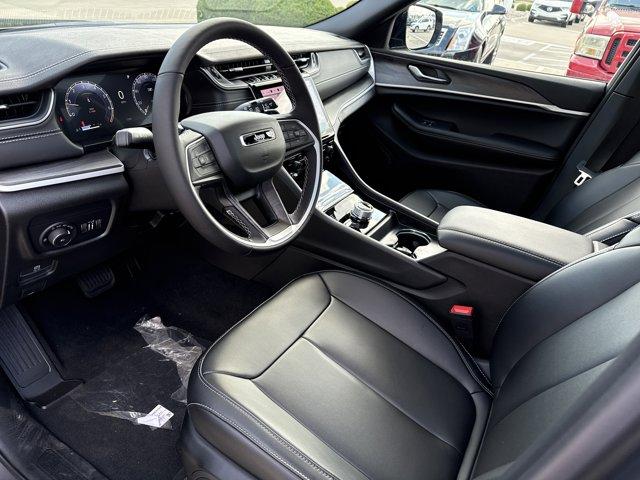 new 2025 Jeep Grand Cherokee car, priced at $47,999