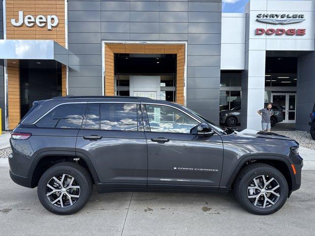 new 2025 Jeep Grand Cherokee car, priced at $47,999