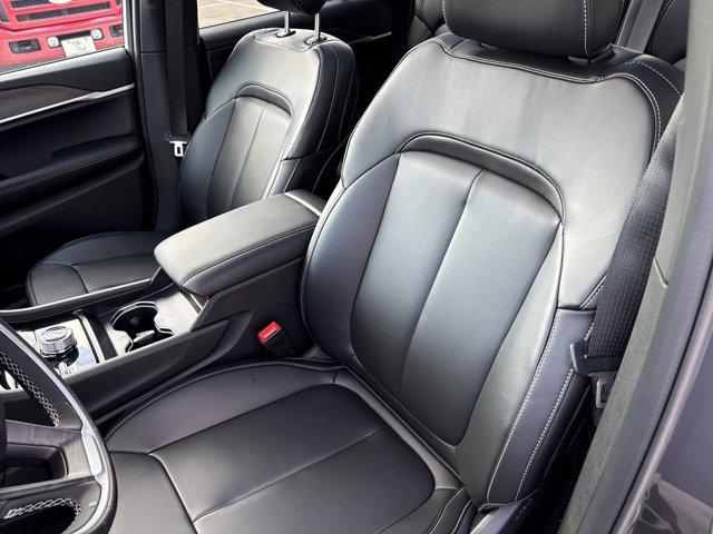new 2025 Jeep Grand Cherokee car, priced at $47,999