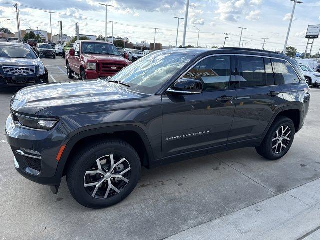new 2025 Jeep Grand Cherokee car, priced at $47,999