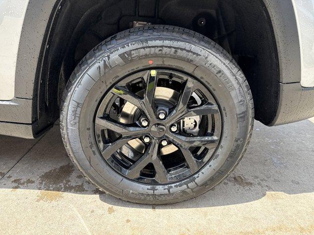 new 2025 Jeep Grand Cherokee car, priced at $43,999