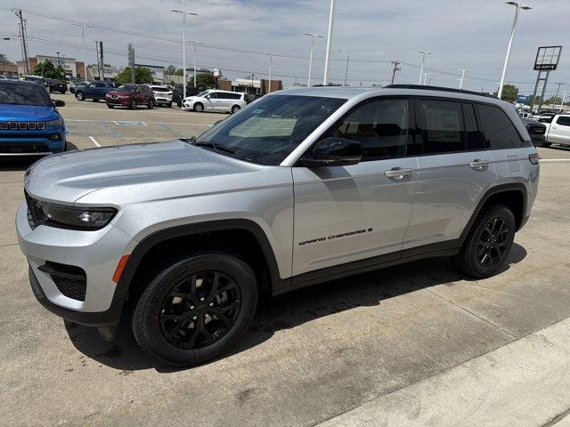 new 2025 Jeep Grand Cherokee car, priced at $43,999