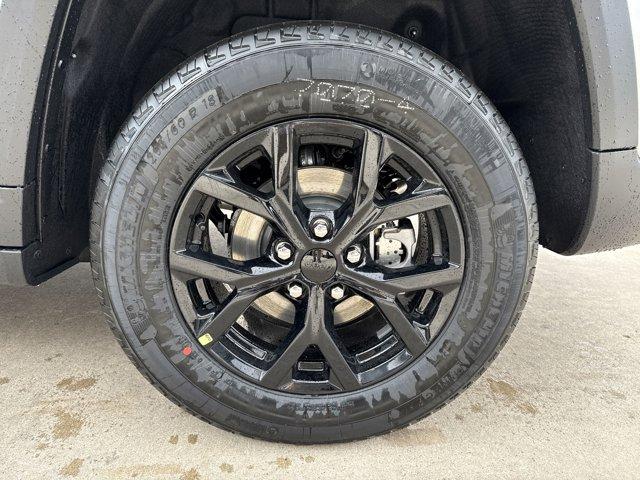 new 2025 Jeep Grand Cherokee car, priced at $45,499