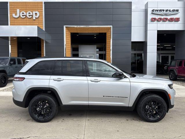 new 2025 Jeep Grand Cherokee car, priced at $45,499