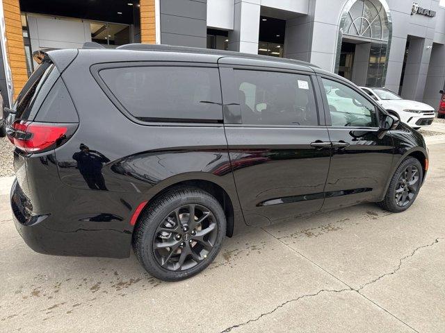 new 2025 Chrysler Pacifica car, priced at $56,999