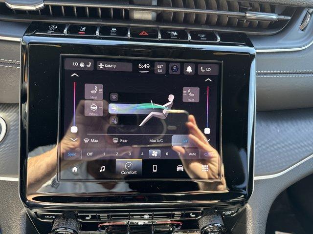 new 2025 Jeep Grand Cherokee car, priced at $45,999
