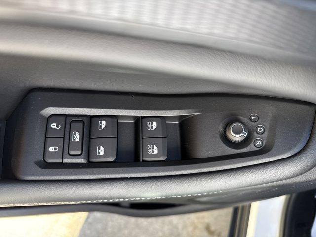new 2025 Jeep Grand Cherokee car, priced at $45,999