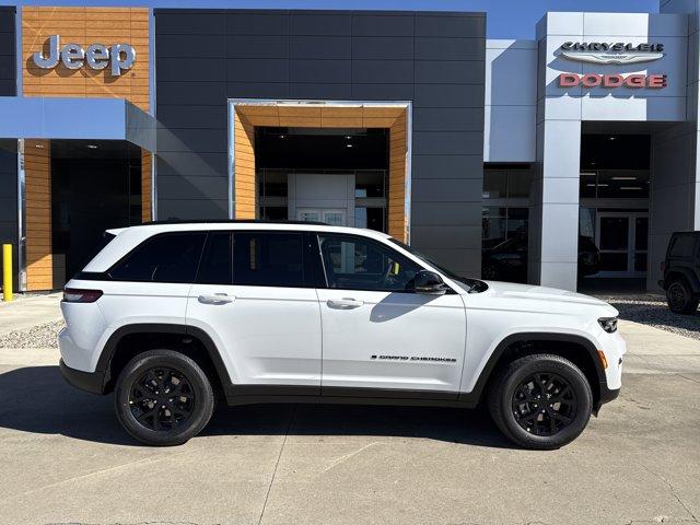 new 2025 Jeep Grand Cherokee car, priced at $45,999