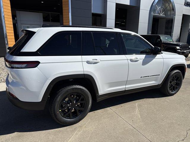 new 2025 Jeep Grand Cherokee car, priced at $45,999