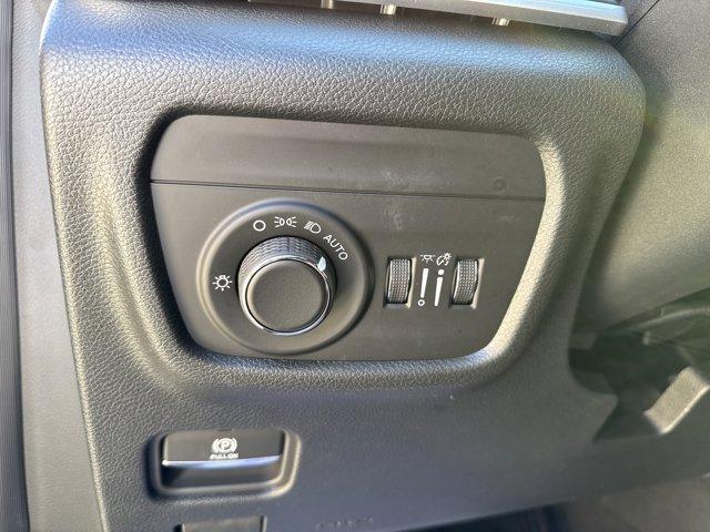 new 2025 Jeep Grand Cherokee car, priced at $45,999