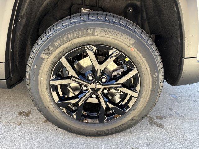 new 2025 Jeep Grand Cherokee car, priced at $45,999