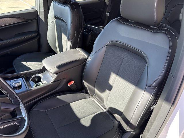 new 2025 Jeep Grand Cherokee car, priced at $45,999