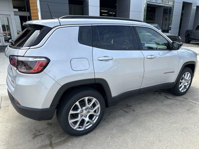 new 2024 Jeep Compass car, priced at $31,499