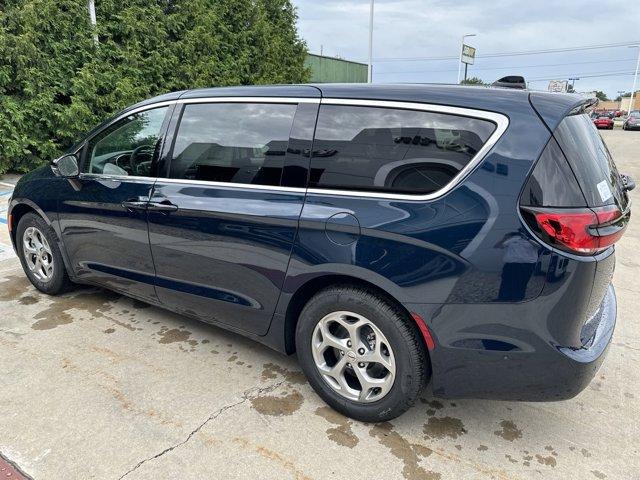 new 2024 Chrysler Pacifica car, priced at $48,899