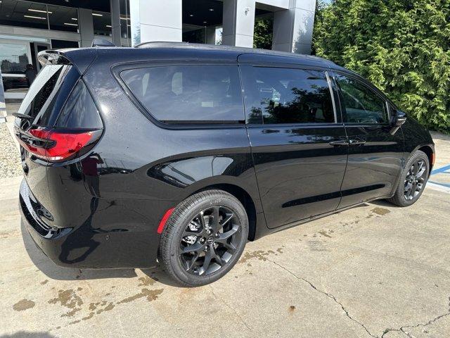 new 2024 Chrysler Pacifica car, priced at $41,999