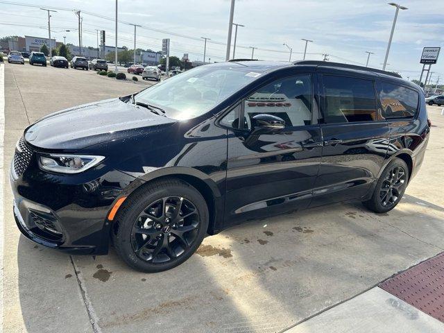 new 2024 Chrysler Pacifica car, priced at $41,999