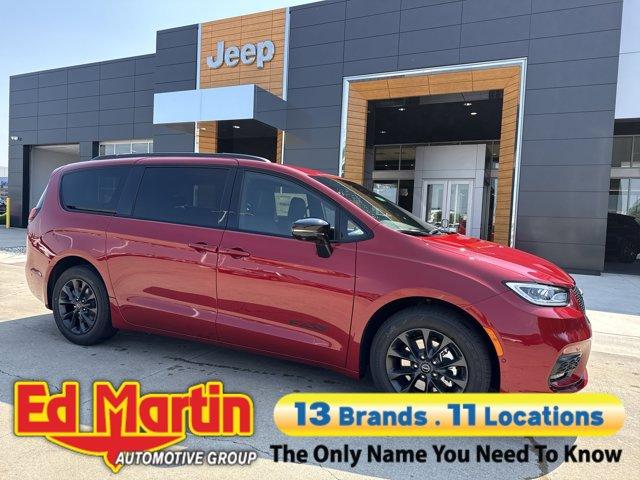 new 2025 Chrysler Pacifica car, priced at $43,999