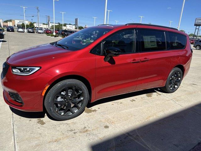 new 2024 Chrysler Pacifica car, priced at $46,499