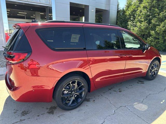 new 2024 Chrysler Pacifica car, priced at $46,499