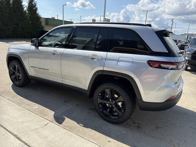 new 2025 Jeep Grand Cherokee car, priced at $49,999