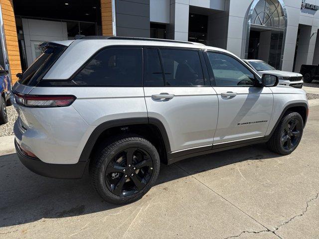 new 2025 Jeep Grand Cherokee car, priced at $49,999