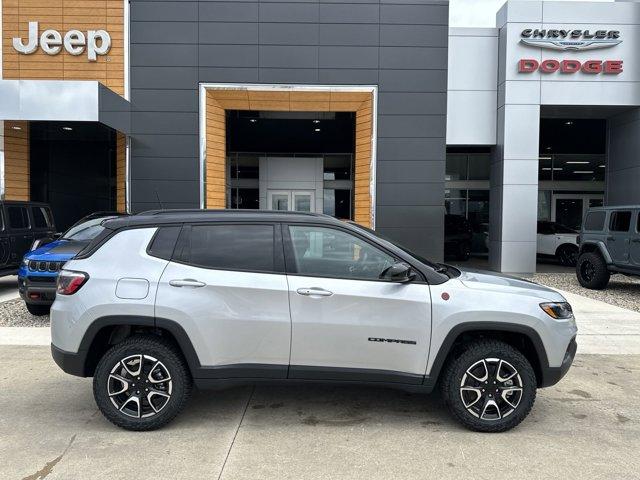 new 2024 Jeep Compass car, priced at $33,999