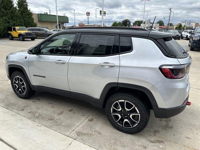 new 2024 Jeep Compass car, priced at $33,999