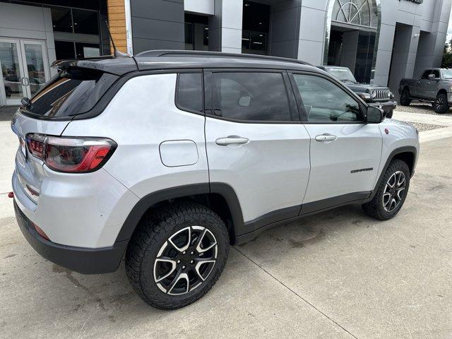 new 2024 Jeep Compass car, priced at $33,999