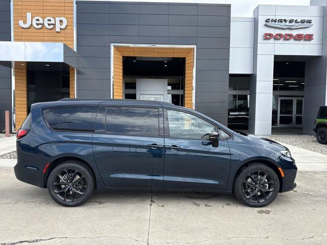 new 2025 Chrysler Pacifica car, priced at $51,999